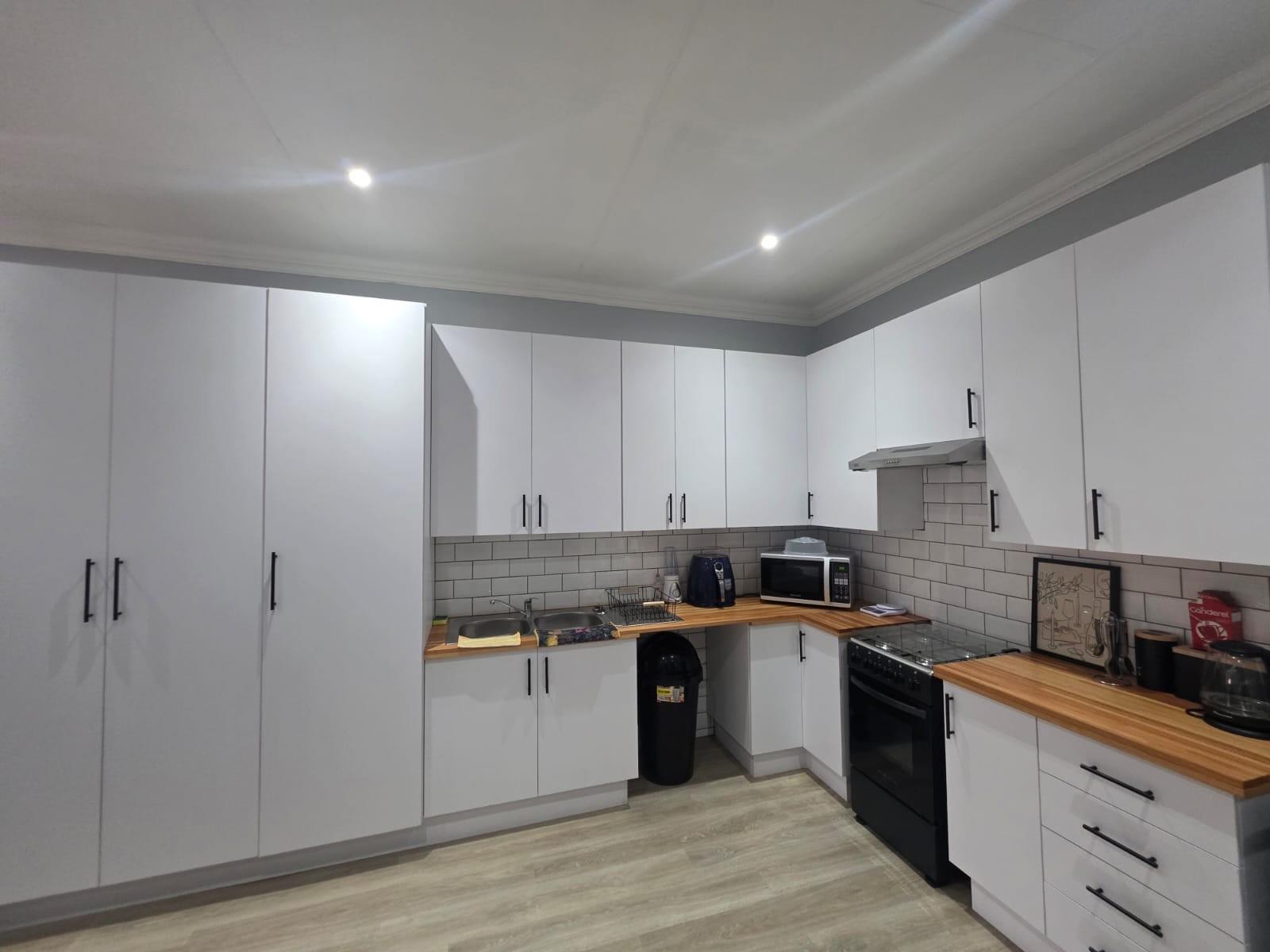 Modern 2-Bedroom Flat for Sale - Selection Park, Springs