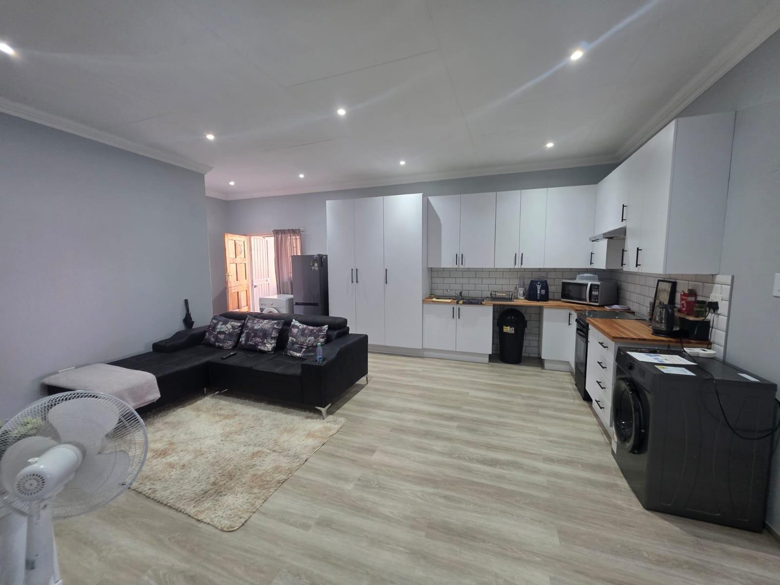 Modern 2-Bedroom Flat for Sale - Selection Park, Springs