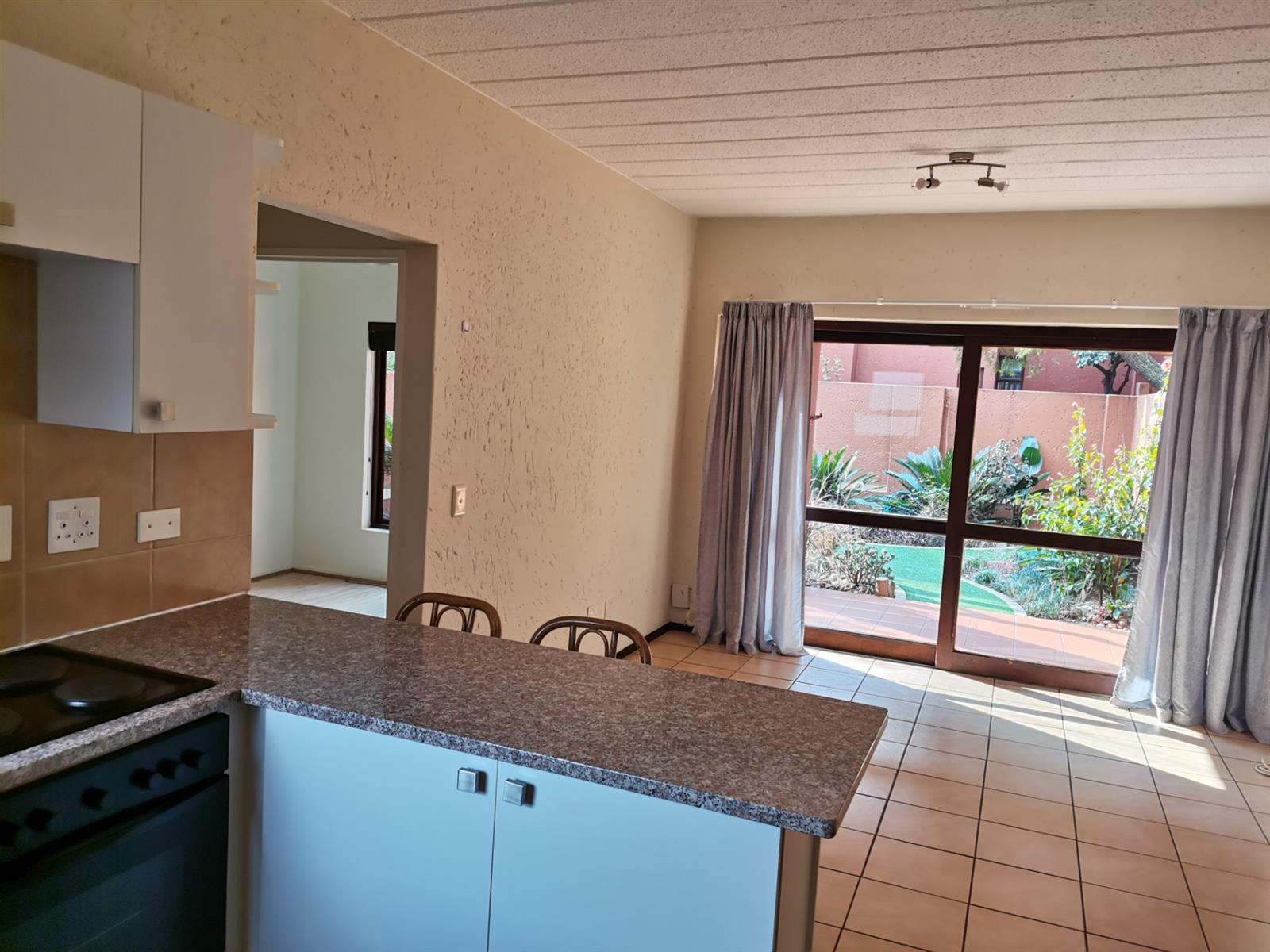 Groundfloor apartment for sale in Sunninghill,
