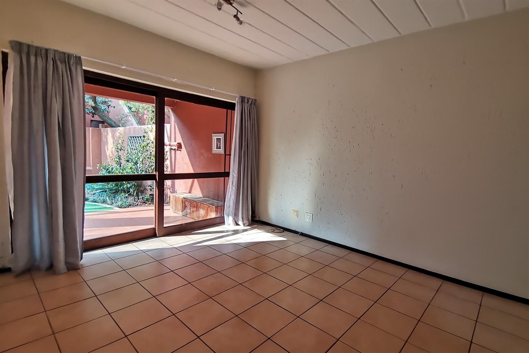 Groundfloor apartment for sale in Sunninghill,