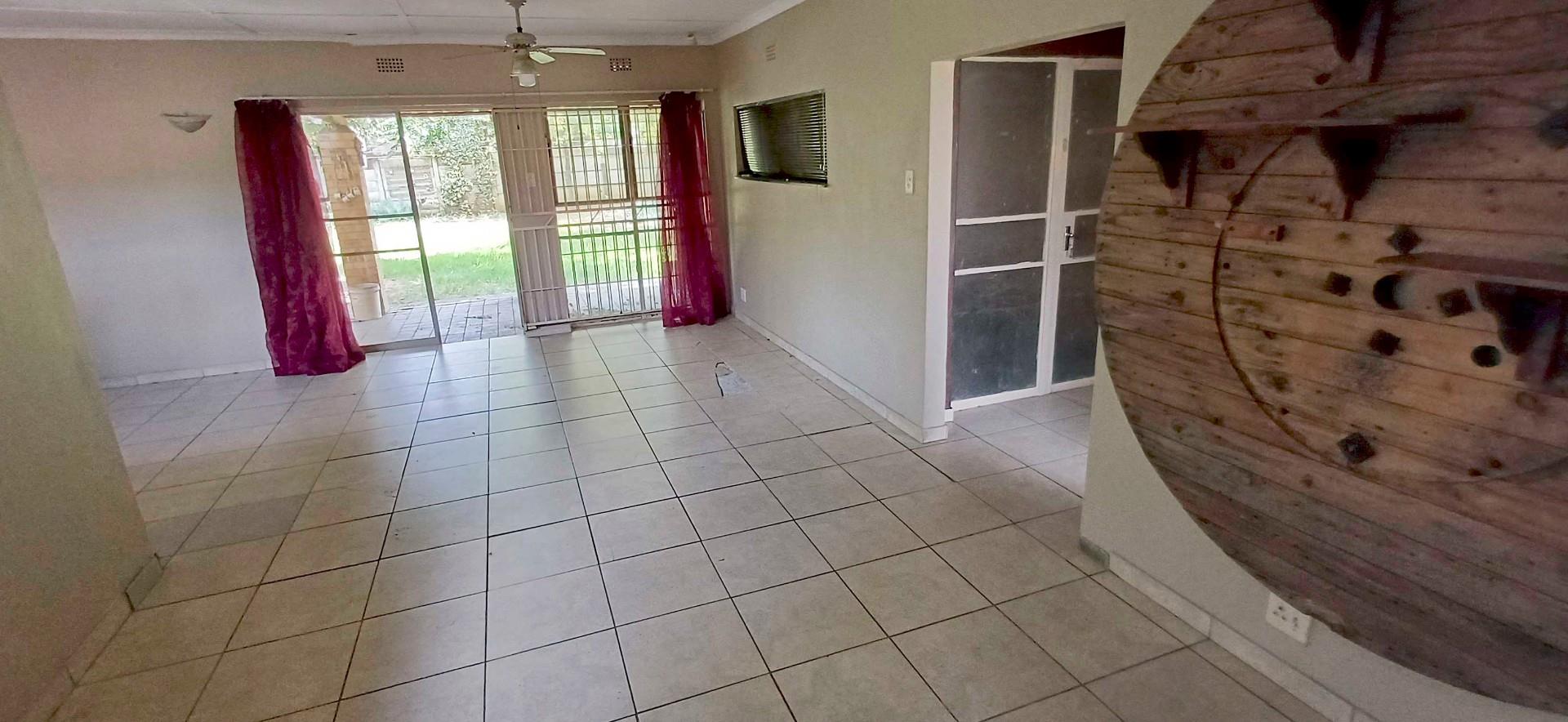 Privately positioned House and Flatlet