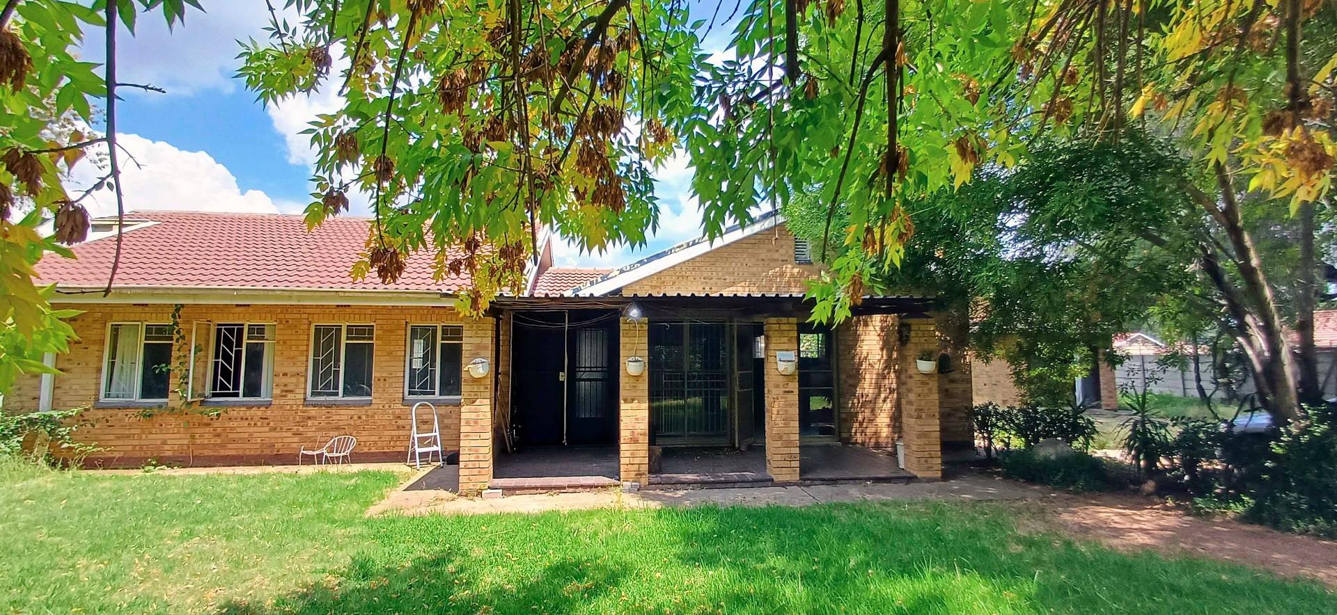 Privately positioned House and Flatlet