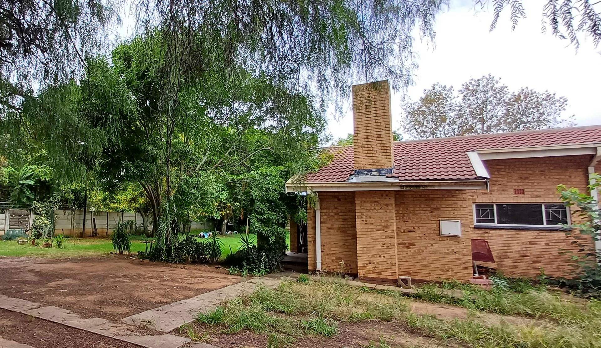 Privately positioned House and Flatlet