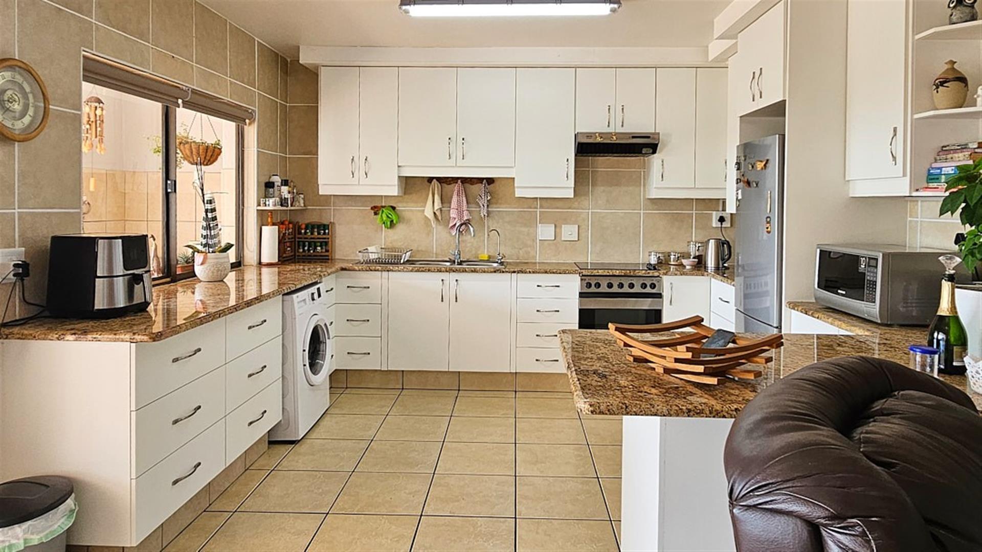 Immaculate, HUGE 3 Bedroom Dream Apartment