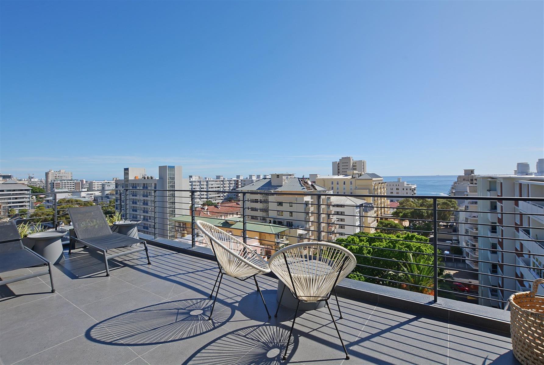 Airbnb Luxury / Sea Point / Studio Apartment