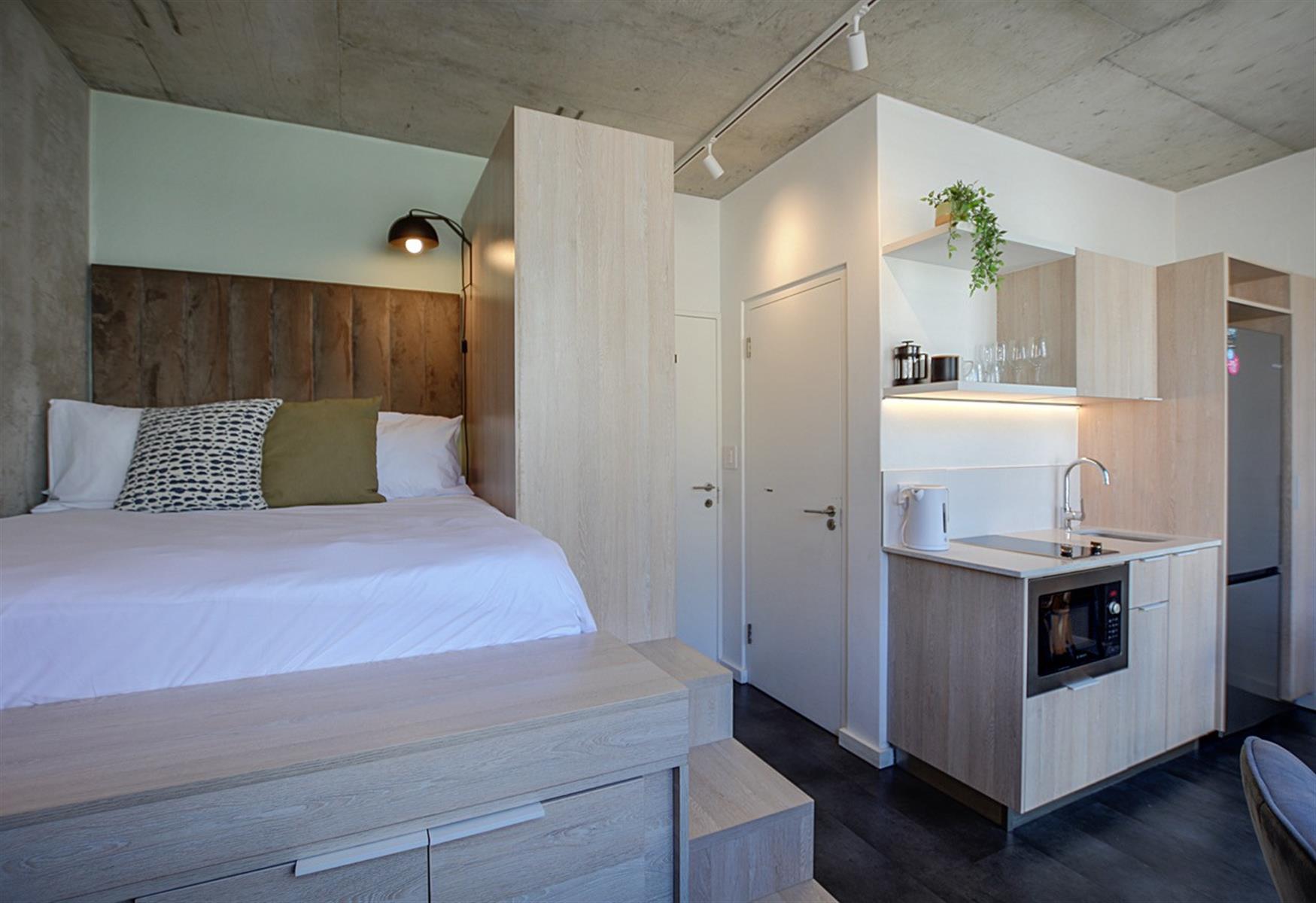 Airbnb Luxury / Sea Point / Studio Apartment