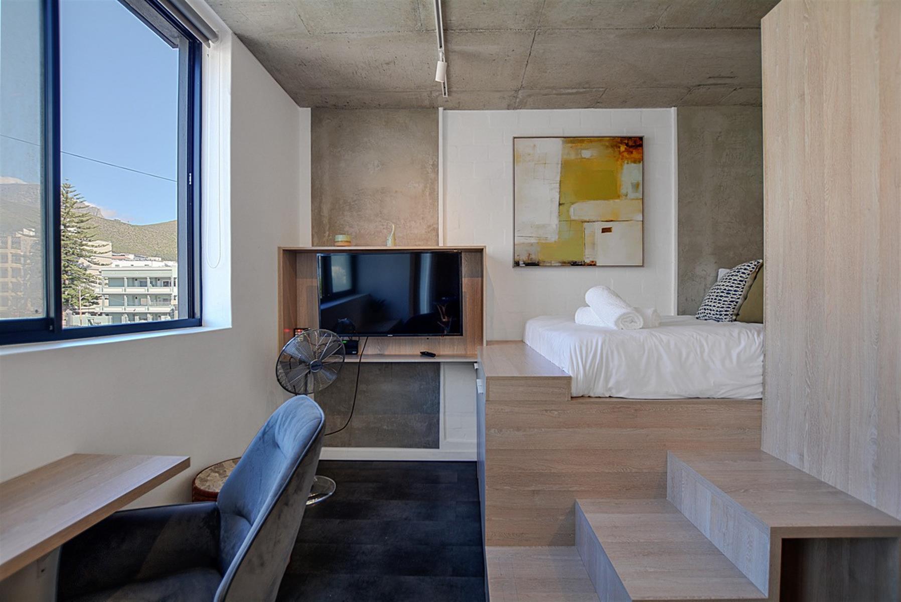 Airbnb Luxury / Sea Point / Studio Apartment