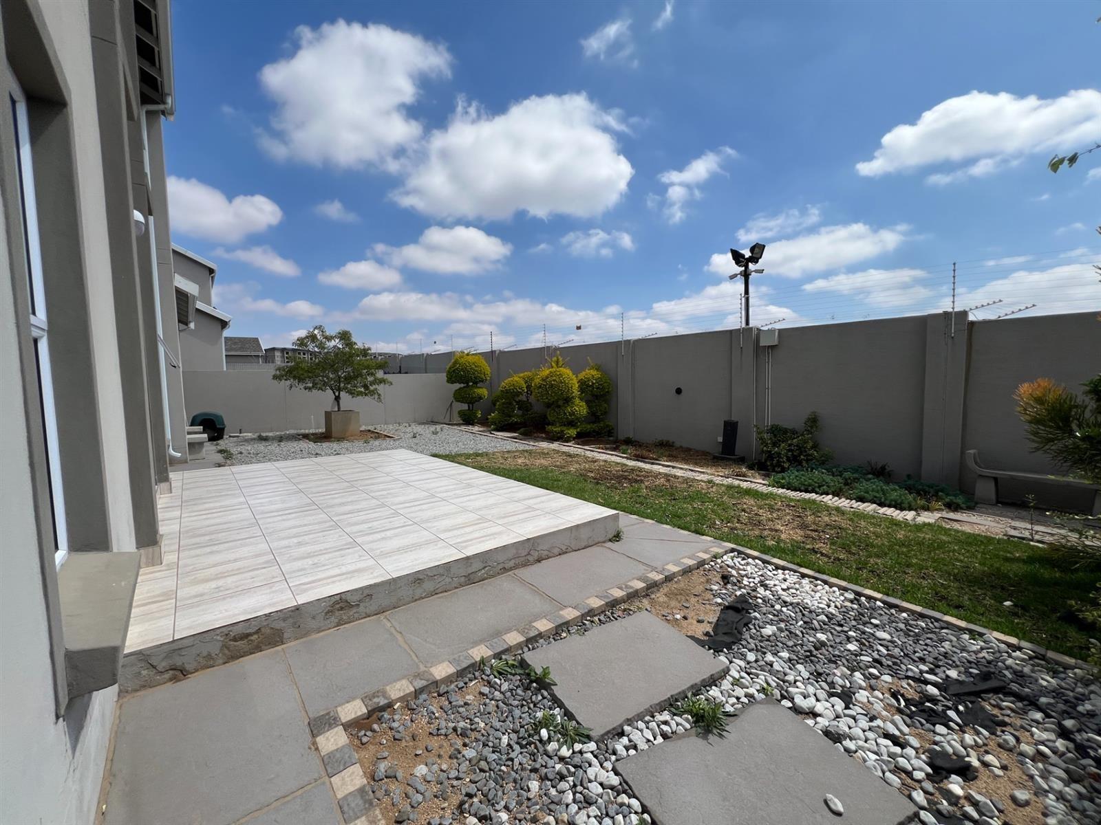 House For Sale in Blue Hills AH, Blue Hills, Midrand