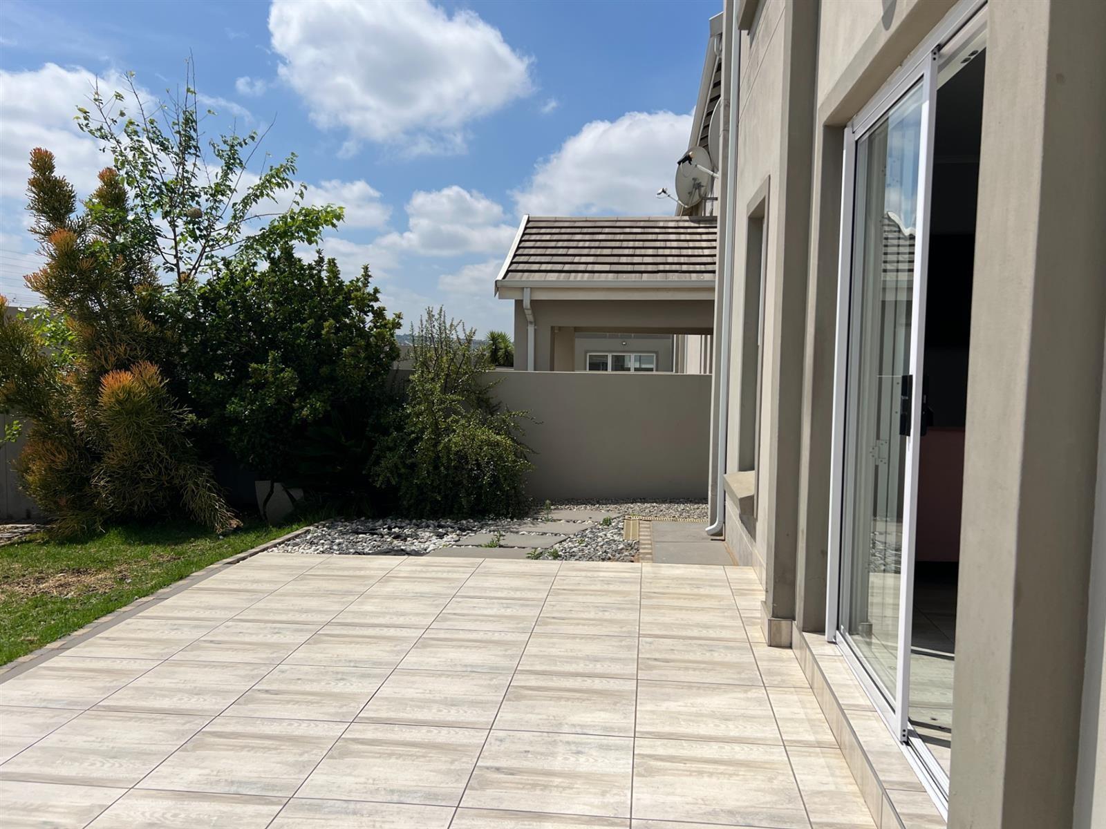 House For Sale in Blue Hills AH, Blue Hills, Midrand