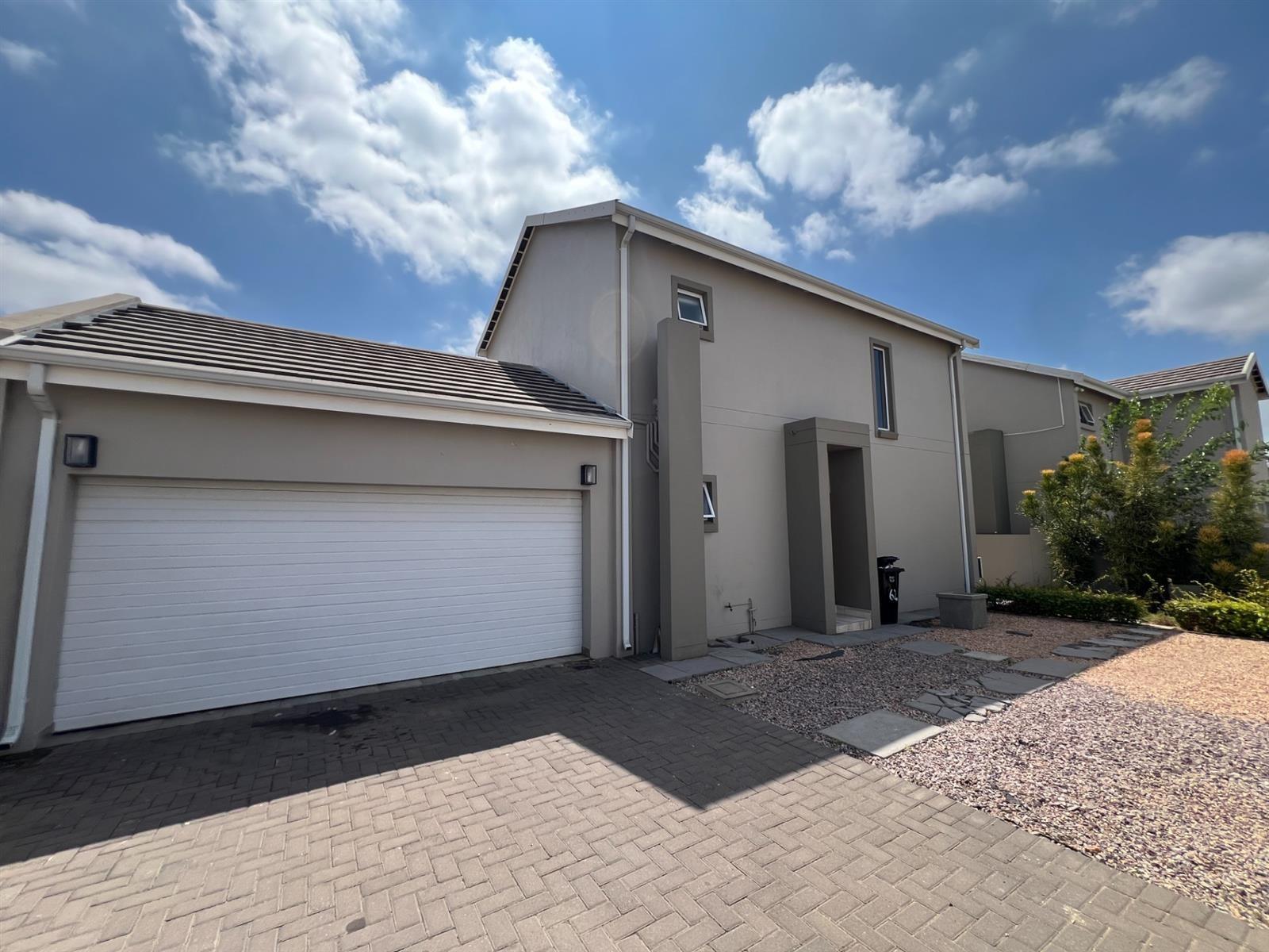 House For Sale in Blue Hills AH, Blue Hills, Midrand
