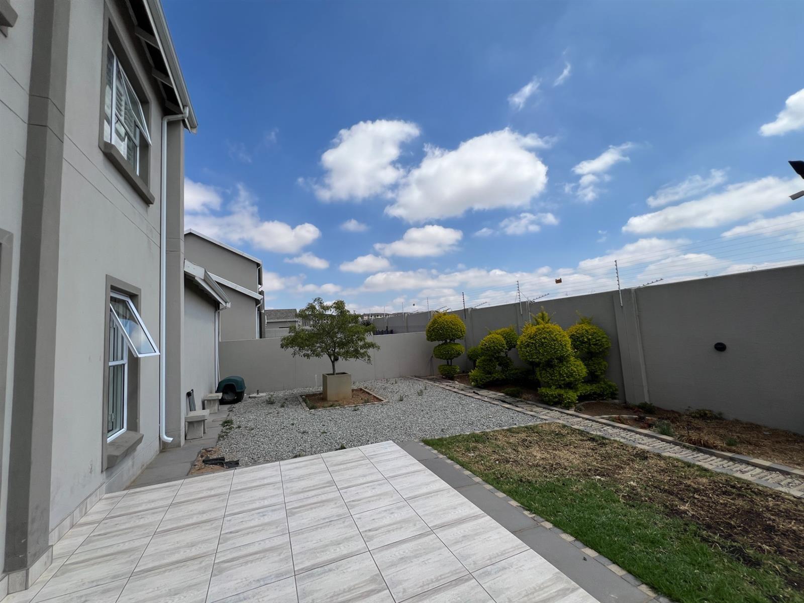 House For Sale in Blue Hills AH, Blue Hills, Midrand