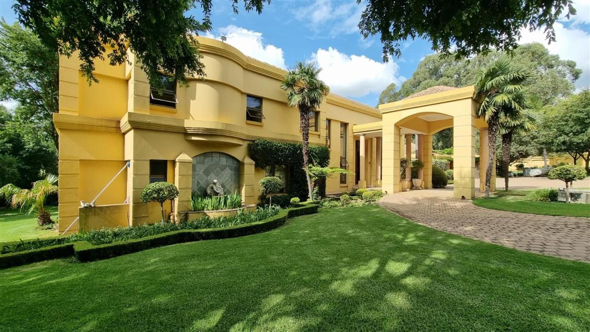 Luxury Golf Course Mansion Designed by Renowned Architect