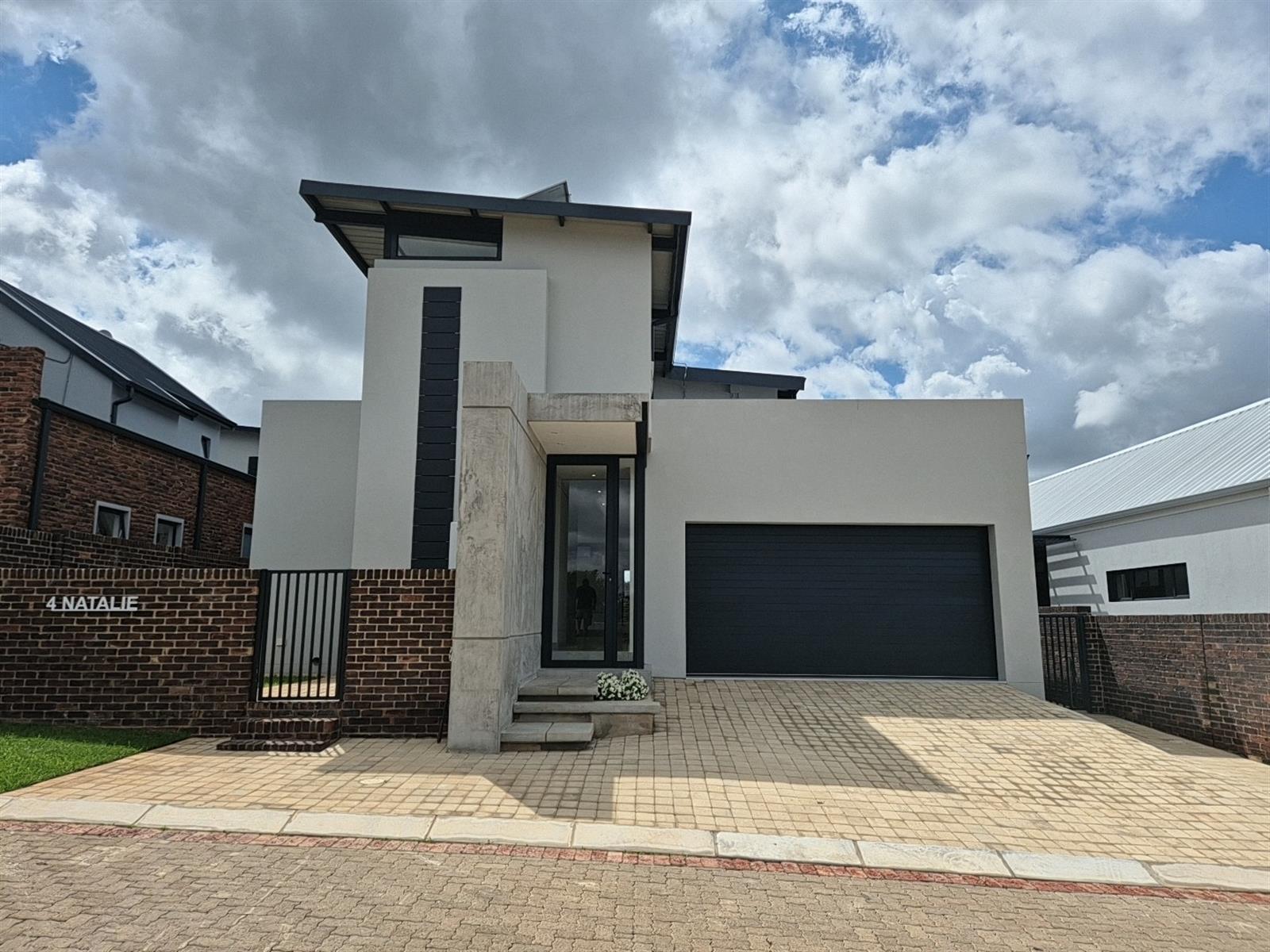 Modern Double-Storey Solar Elegance with High Ceilings and Luxury Finishes - Sustainable Design