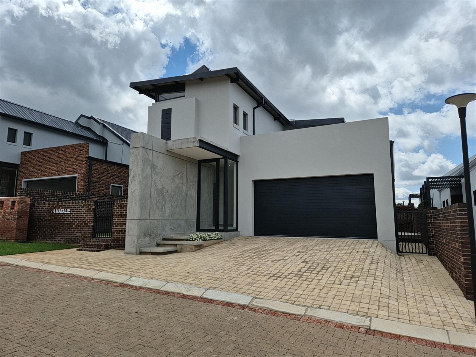 Modern Double-Storey Solar Elegance with High Ceilings and Luxury Finishes - Sustainable Design