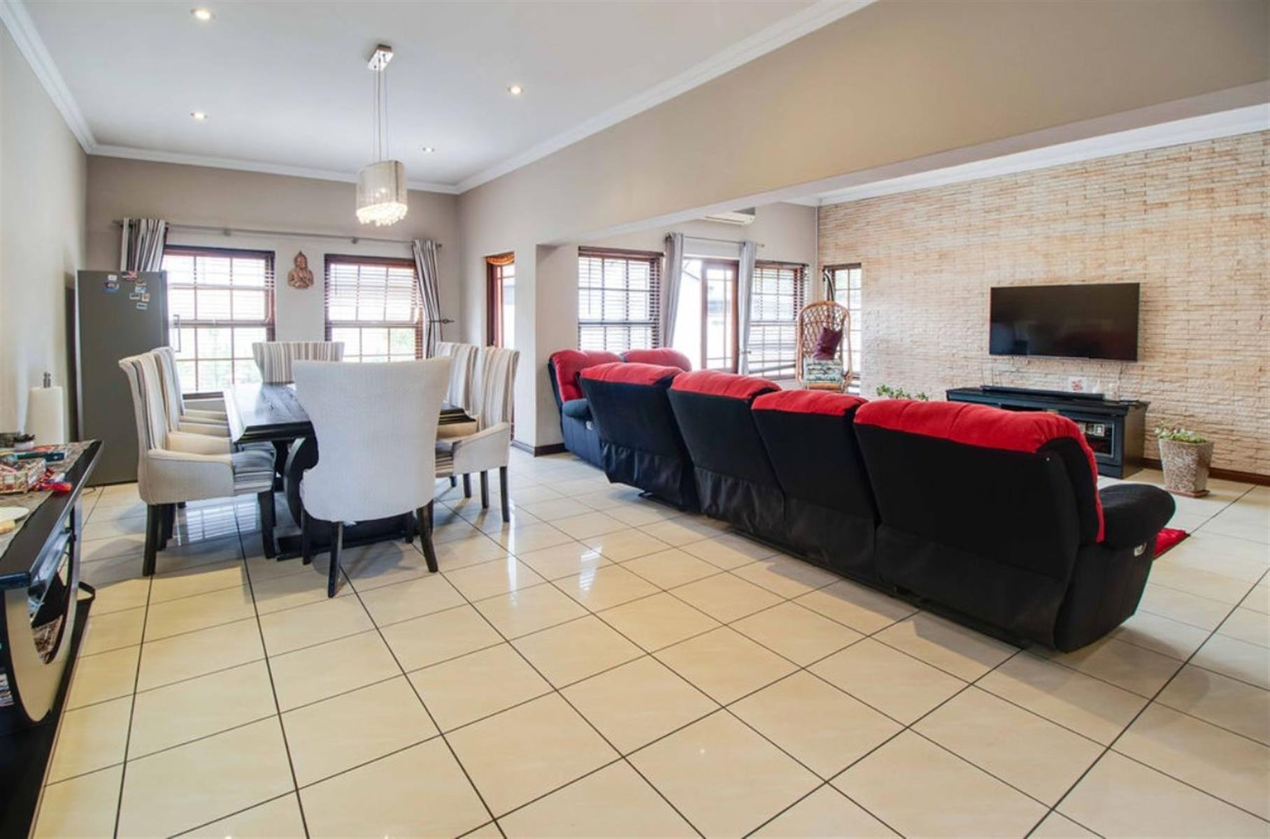 House For Sale in Kyalami, Midrand