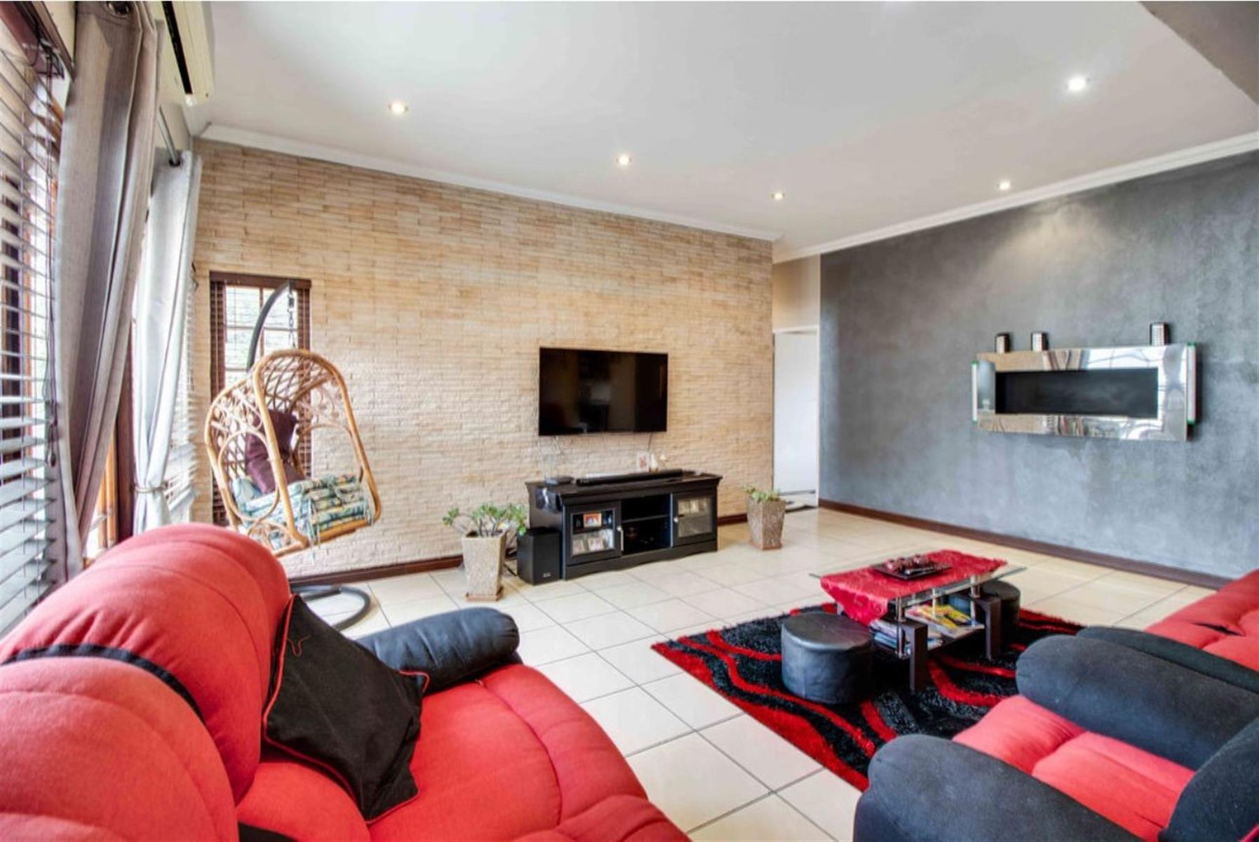House For Sale in Kyalami, Midrand
