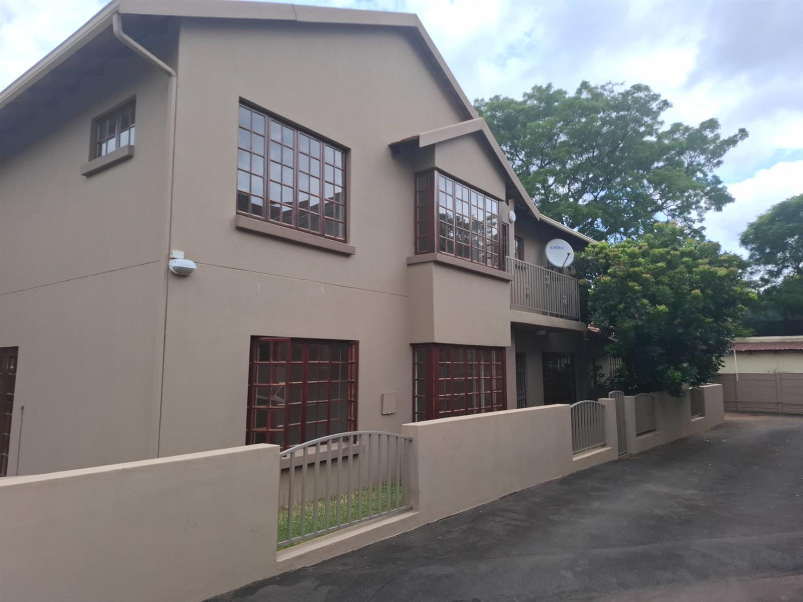 3 Bedroom Duplex For Sale in Florida Park, Roodepoort