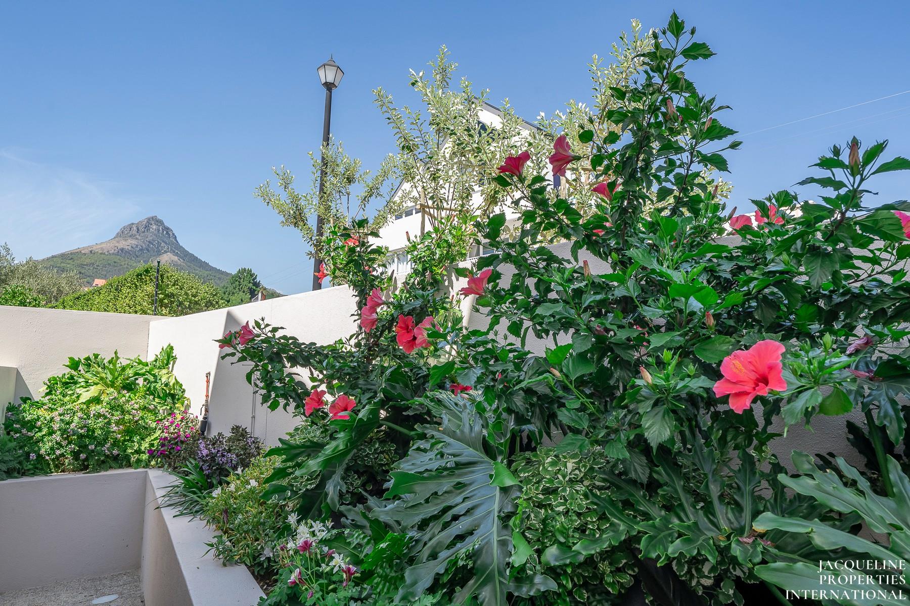 Brand New Built - Sleek Design - Wrapped In Nature And Tranquillity - A Must See!