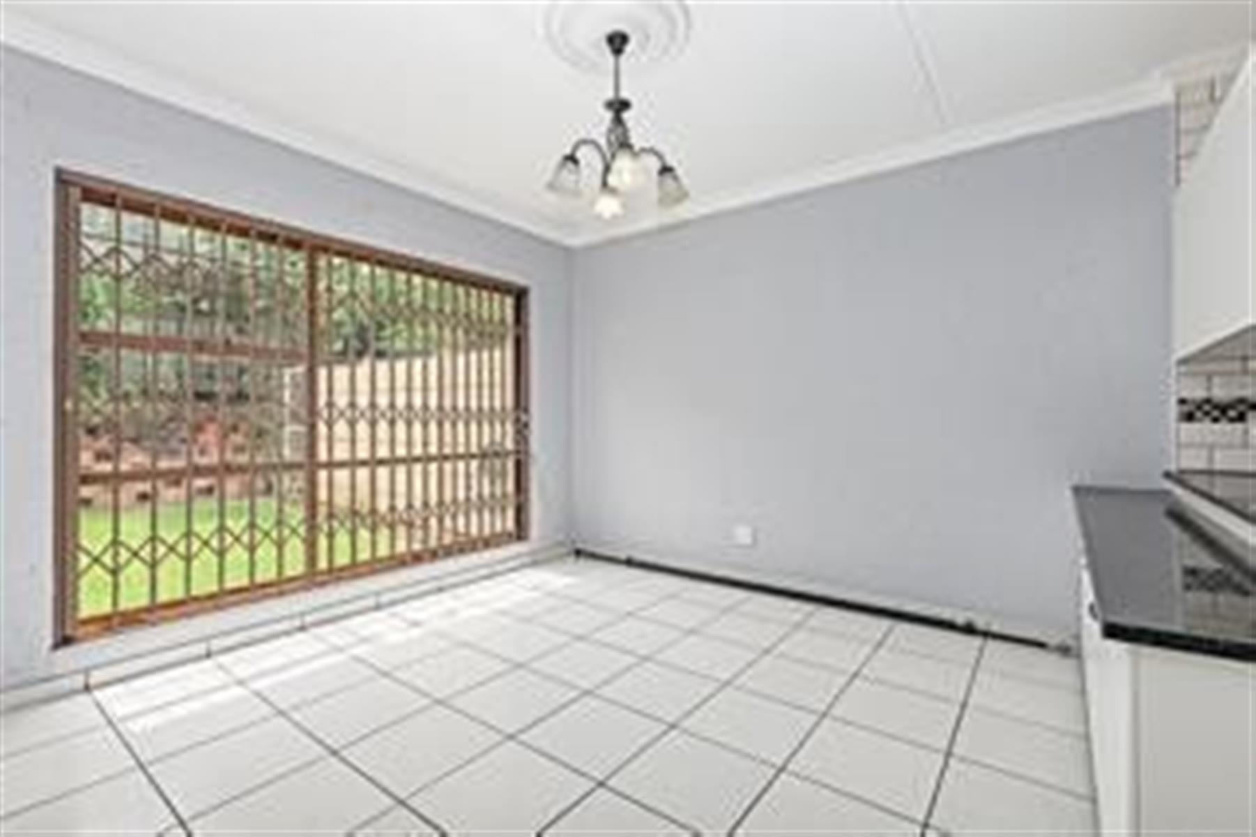Apartment for sale in Kew, Johannesburg, 115 m²