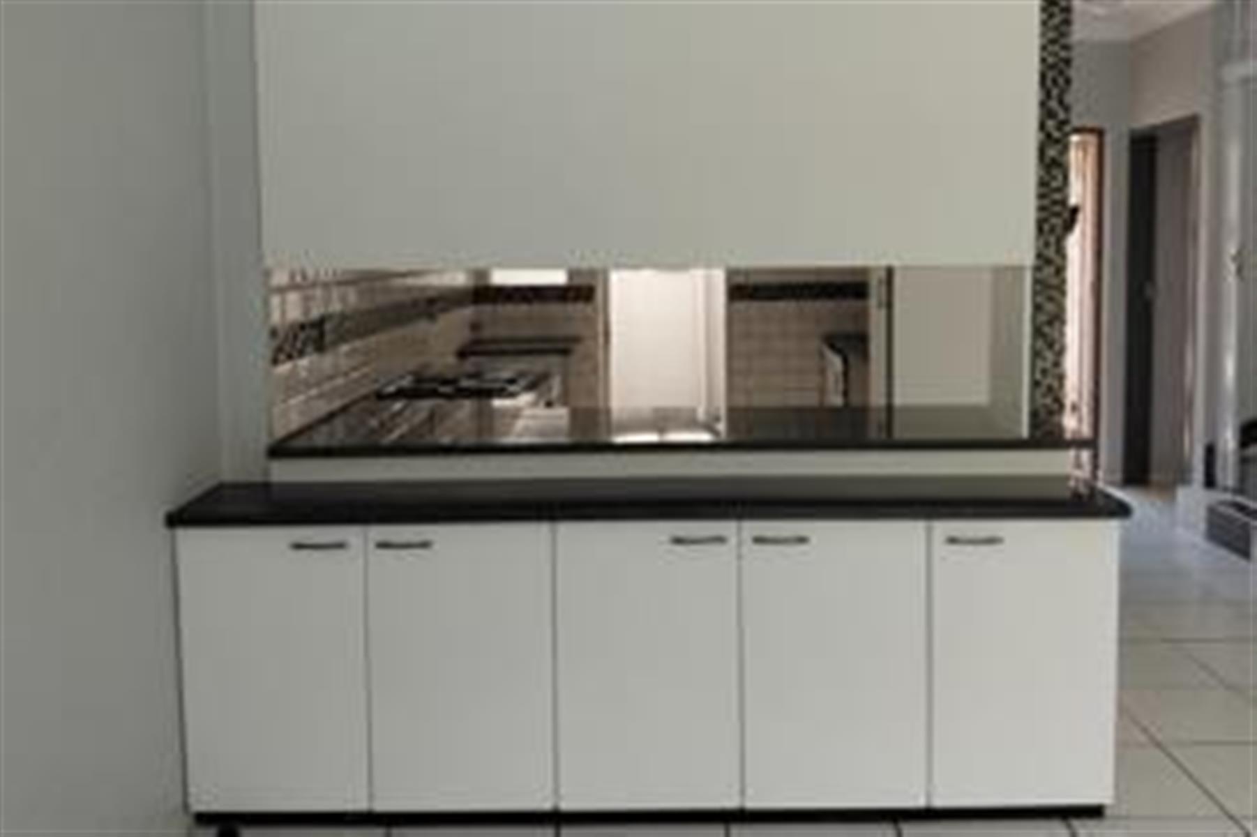Apartment for sale in Kew, Johannesburg, 115 m²