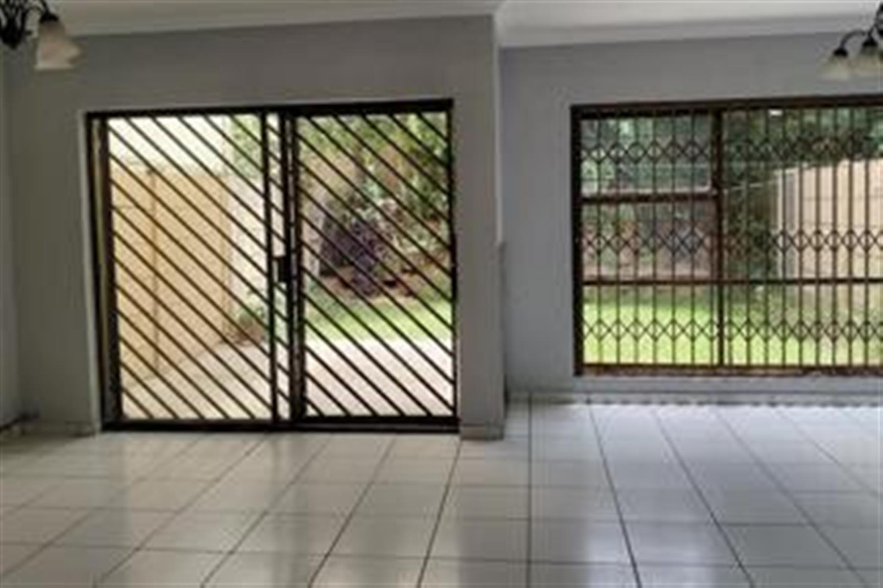 Apartment for sale in Kew, Johannesburg, 115 m²
