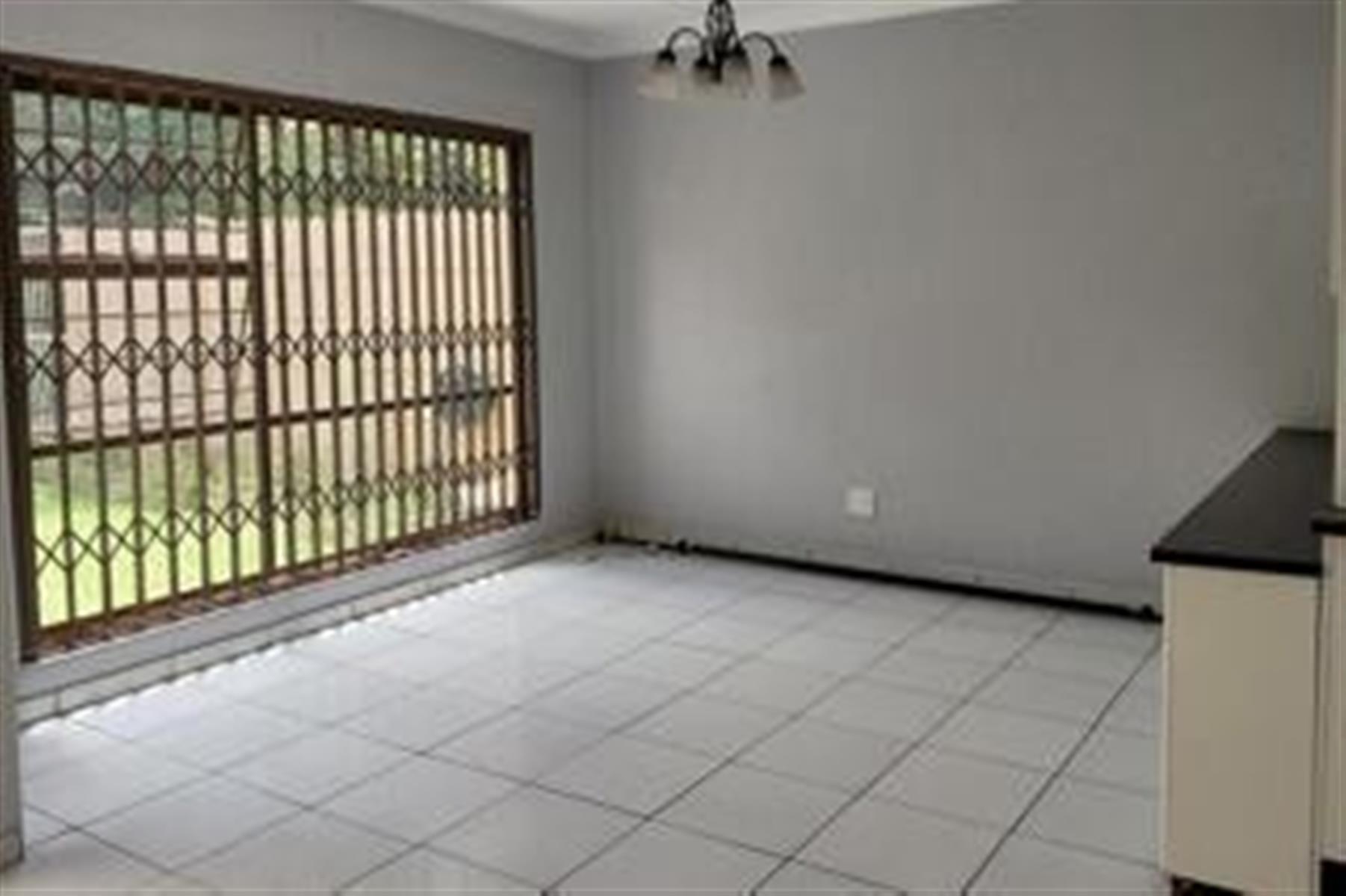 Apartment for sale in Kew, Johannesburg, 115 m²
