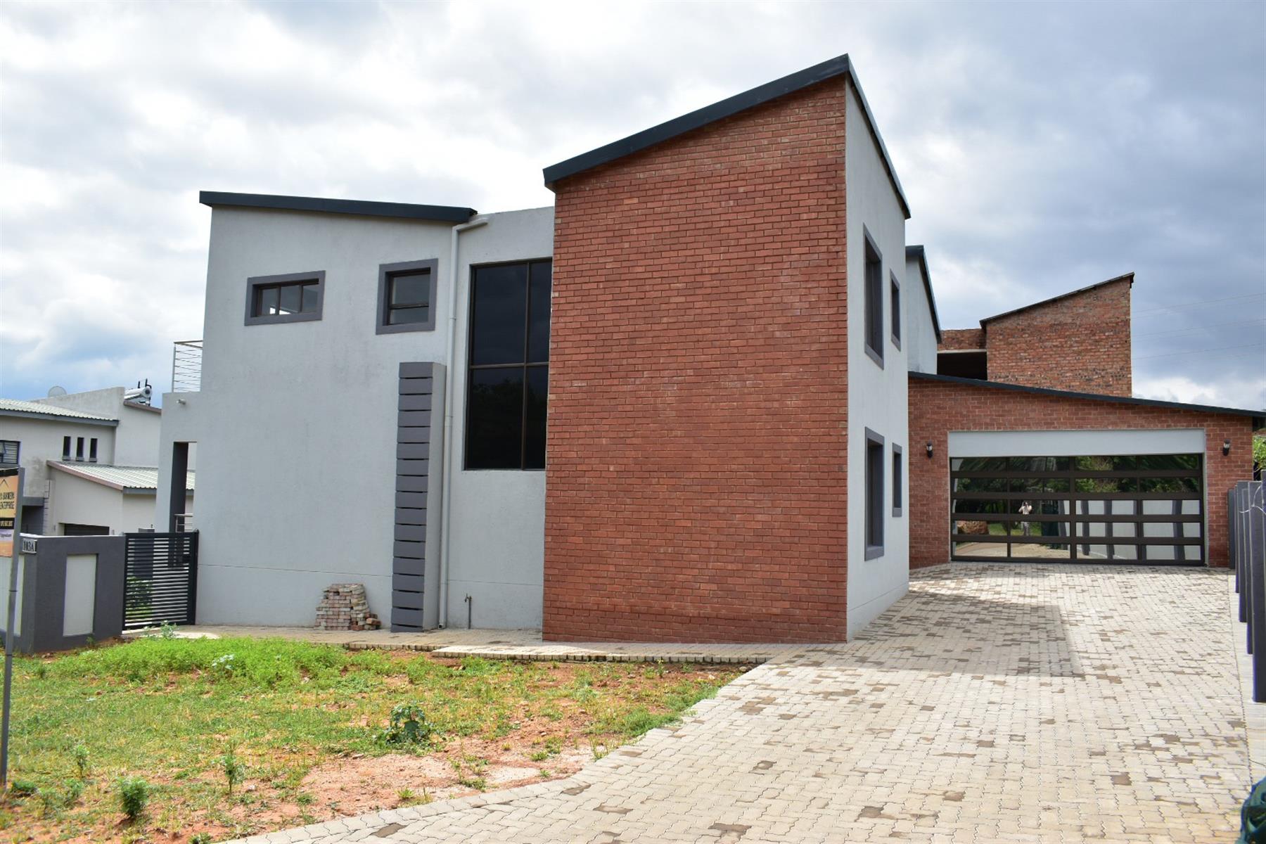 Luxury 5 Bedroom Home with Jacuzzi, Inverter Port and Designer Features