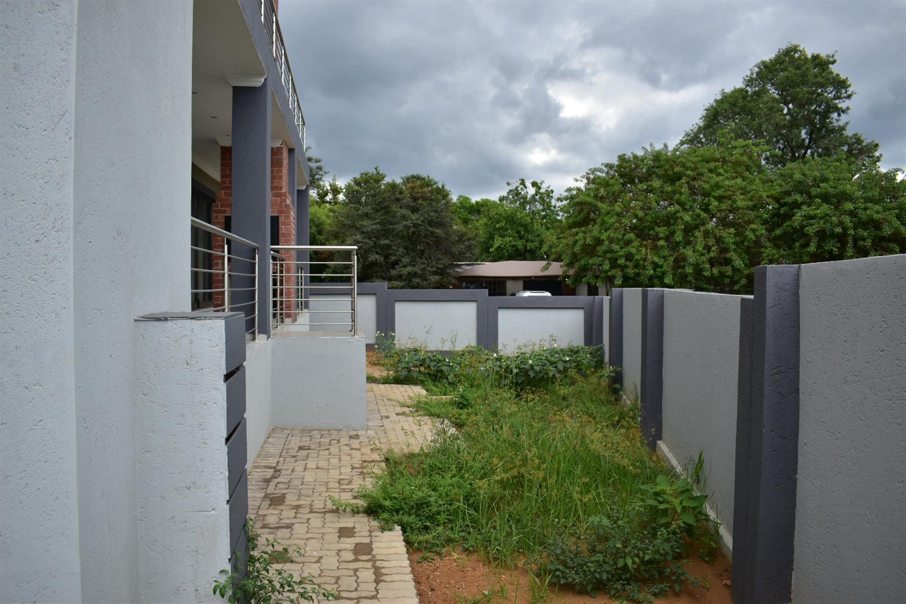 Luxury 5 Bedroom Home with Jacuzzi, Inverter Port and Designer Features