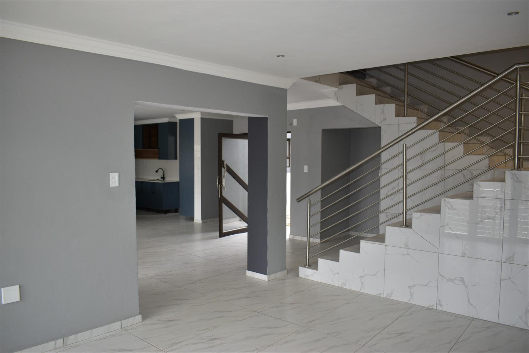 Garage for sale in Roodepark Eco Estate, Kameeldrift East, Pretoria, 325 m²