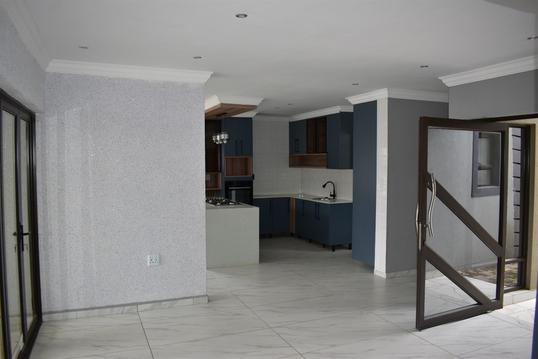 Garage for sale in Roodepark Eco Estate, Kameeldrift East, Pretoria, 325 m²