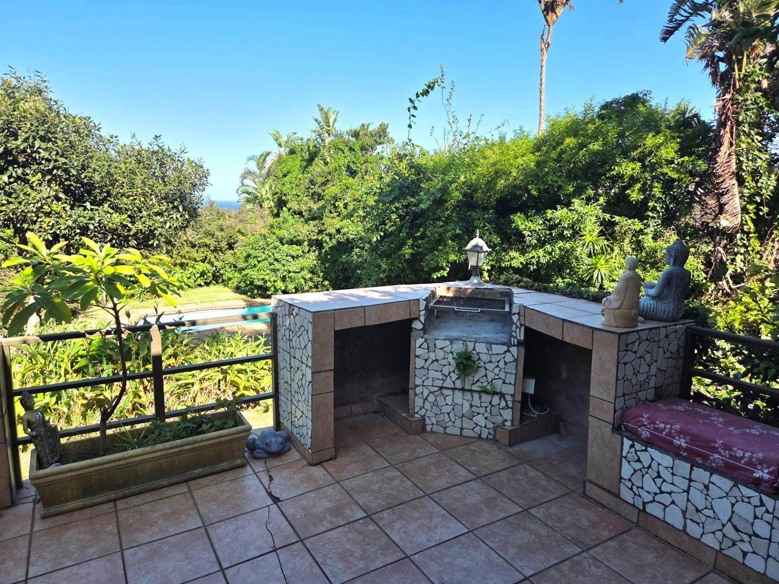 Garden Paradise with Pool, Balcony and Jacuzzi
