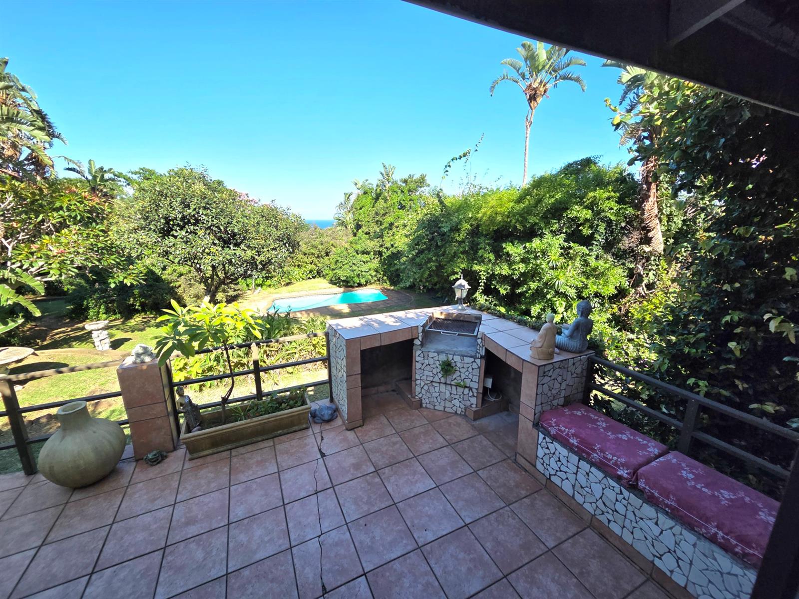 Garden Paradise with Pool, Balcony and Jacuzzi