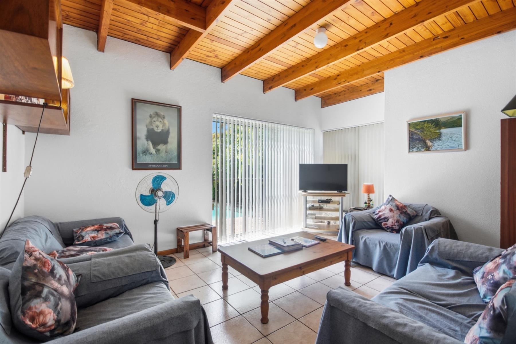 Spacious 4-Bedroom Family Home with Double Garage in Sought-After Oakdale