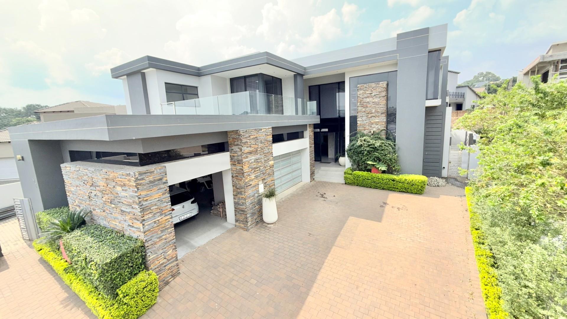 Architectural Contemporary Masterpiece with Breathtaking Estate Views