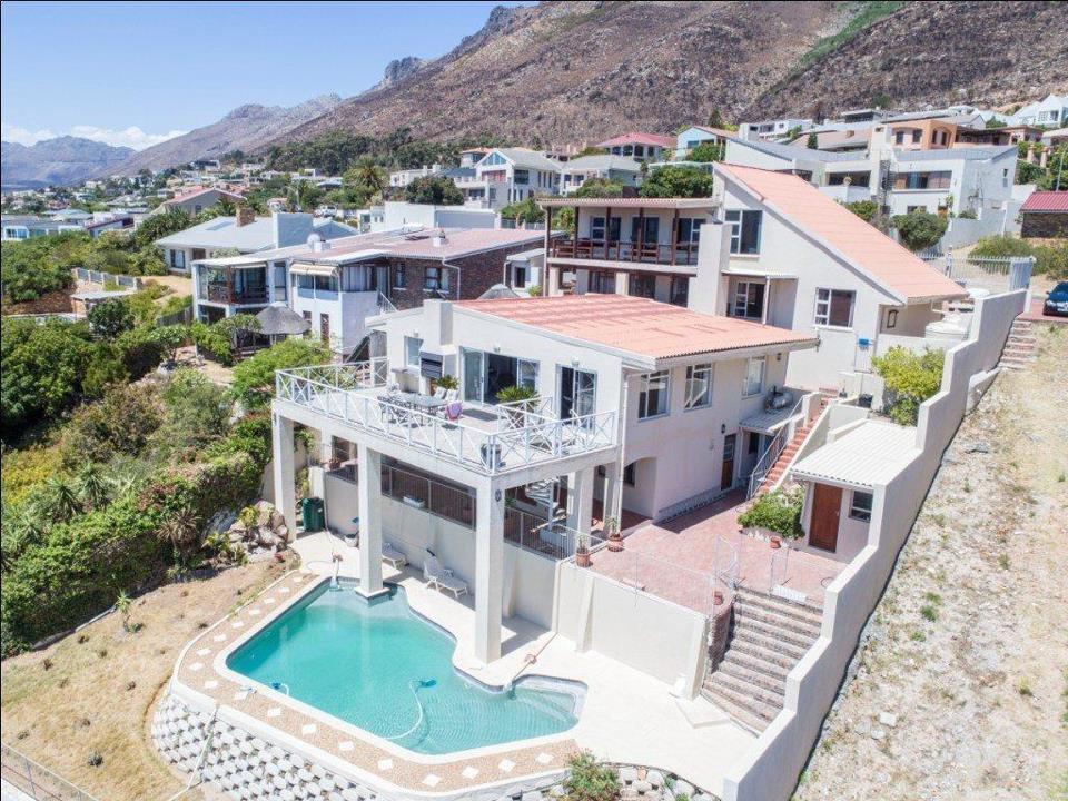 House For Sale in Mountainside, Gordons Bay