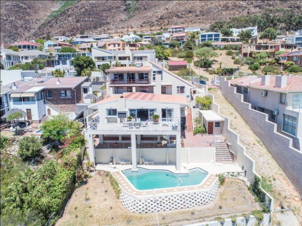 House For Sale in Mountainside, Gordons Bay