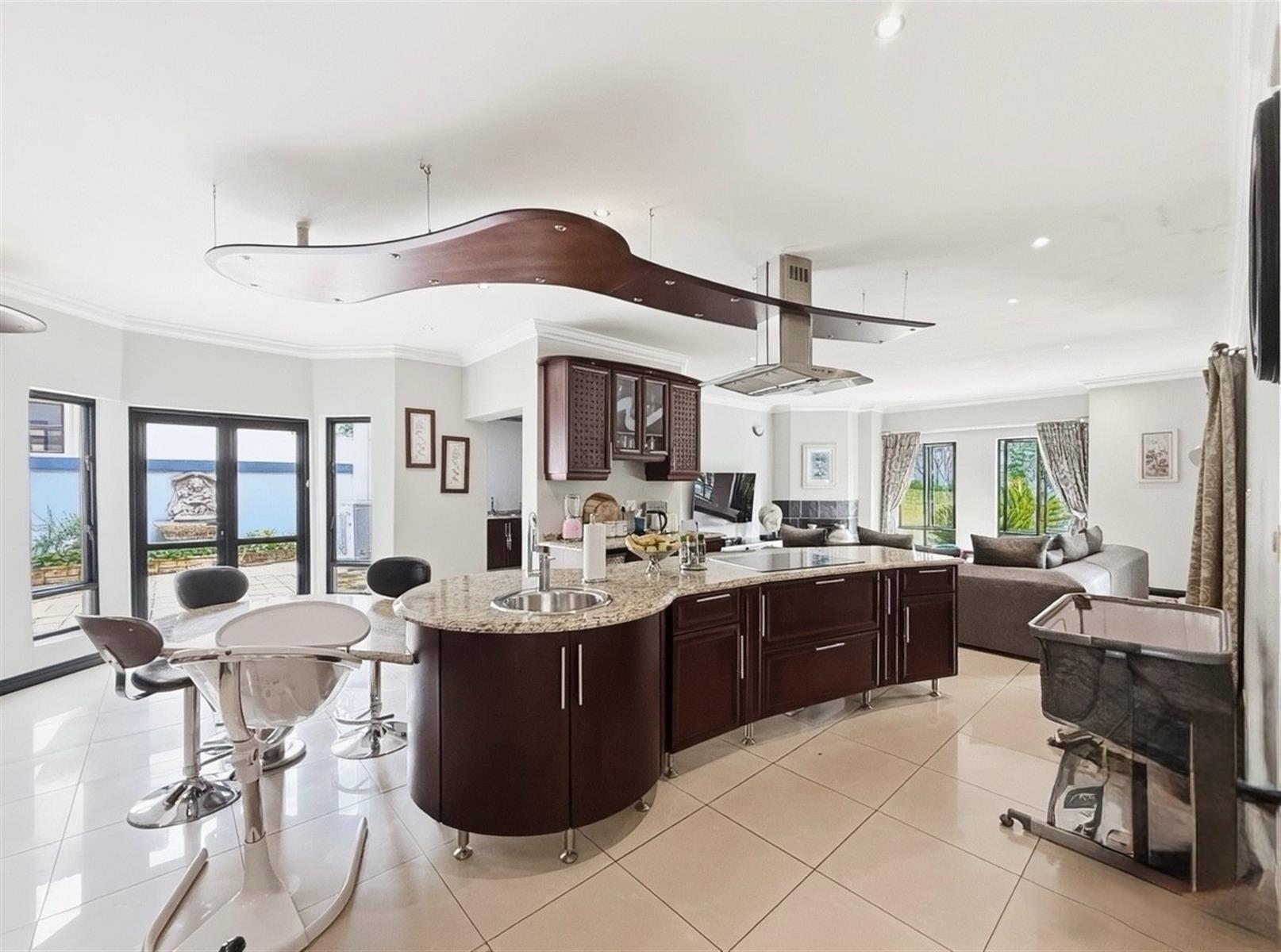 Spacious Luxury Family Home in Dainfern Valley Estate
