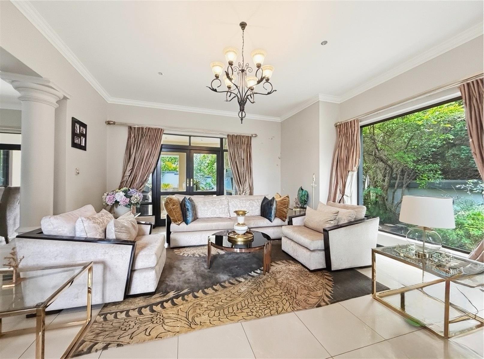 Spacious Luxury Family Home in Dainfern Valley Estate