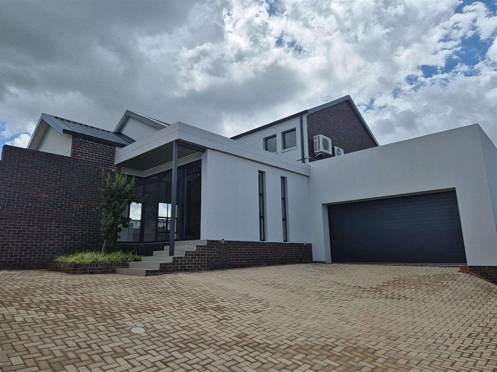 Luxurious 3-Bedroom Double-Storey Eco Home - Helderzicht Eco Estate, Potchefstroom