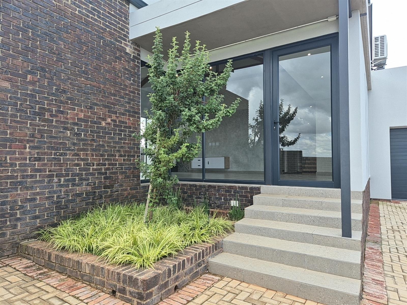 Luxurious 3-Bedroom Double-Storey Eco Home - Helderzicht Eco Estate, Potchefstroom
