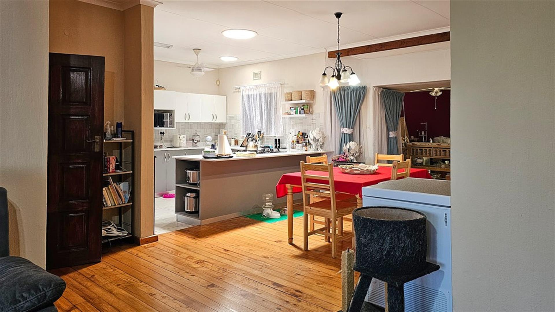 Welcoming Family house with Modern Upgrades