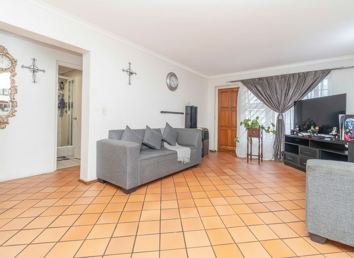 SINGLE-STOREY UNIT, PET-FRIENDLY WITH GARDEN... AND NO STAIRS!
