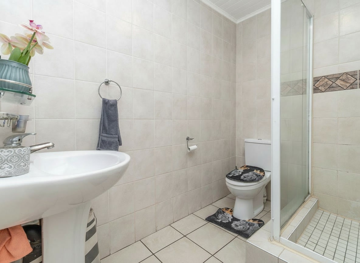 SINGLE-STOREY UNIT, PET-FRIENDLY WITH GARDEN... AND NO STAIRS!
