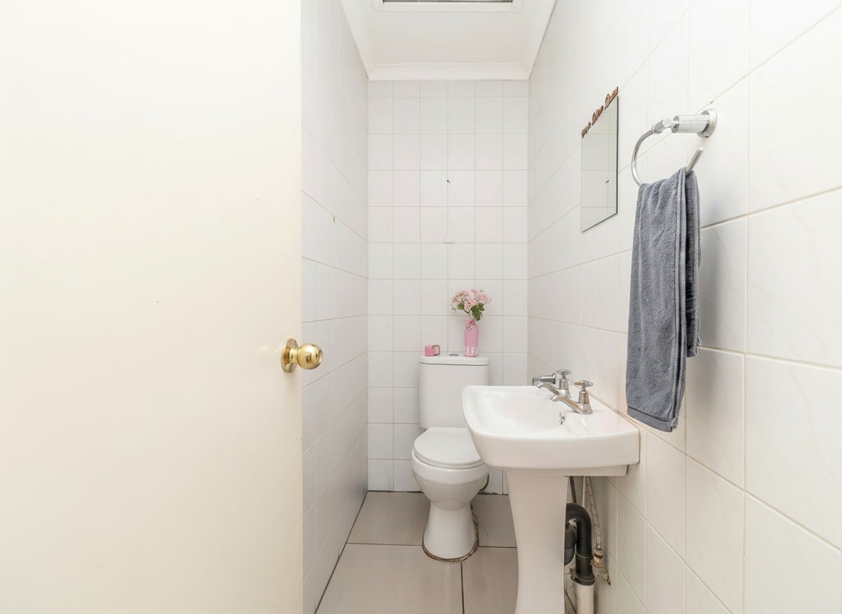 SINGLE-STOREY UNIT, PET-FRIENDLY WITH GARDEN... AND NO STAIRS!