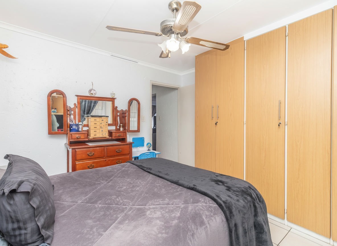 SINGLE-STOREY UNIT, PET-FRIENDLY WITH GARDEN... AND NO STAIRS!
