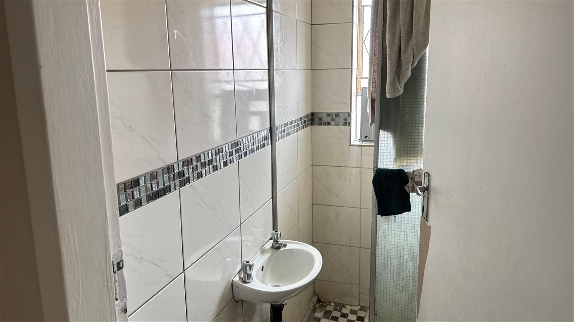 Apartment For Sale in Haddon, Johannesburg