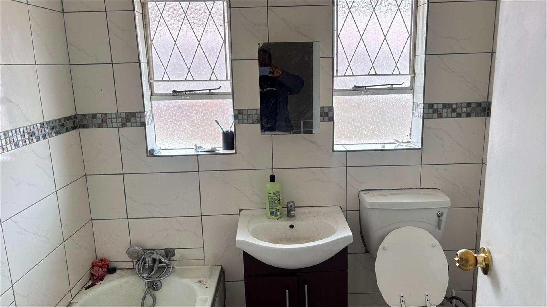 Apartment For Sale in Haddon, Johannesburg