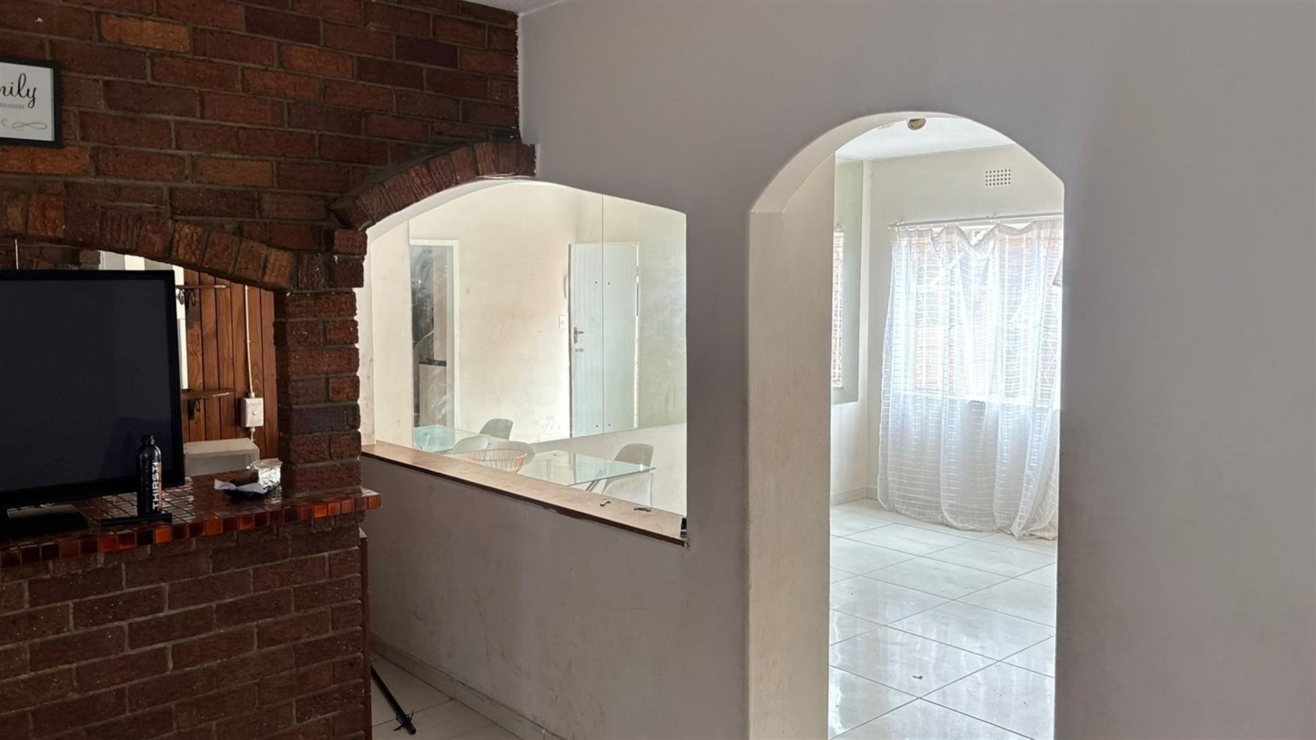 Apartment For Sale in Haddon, Johannesburg