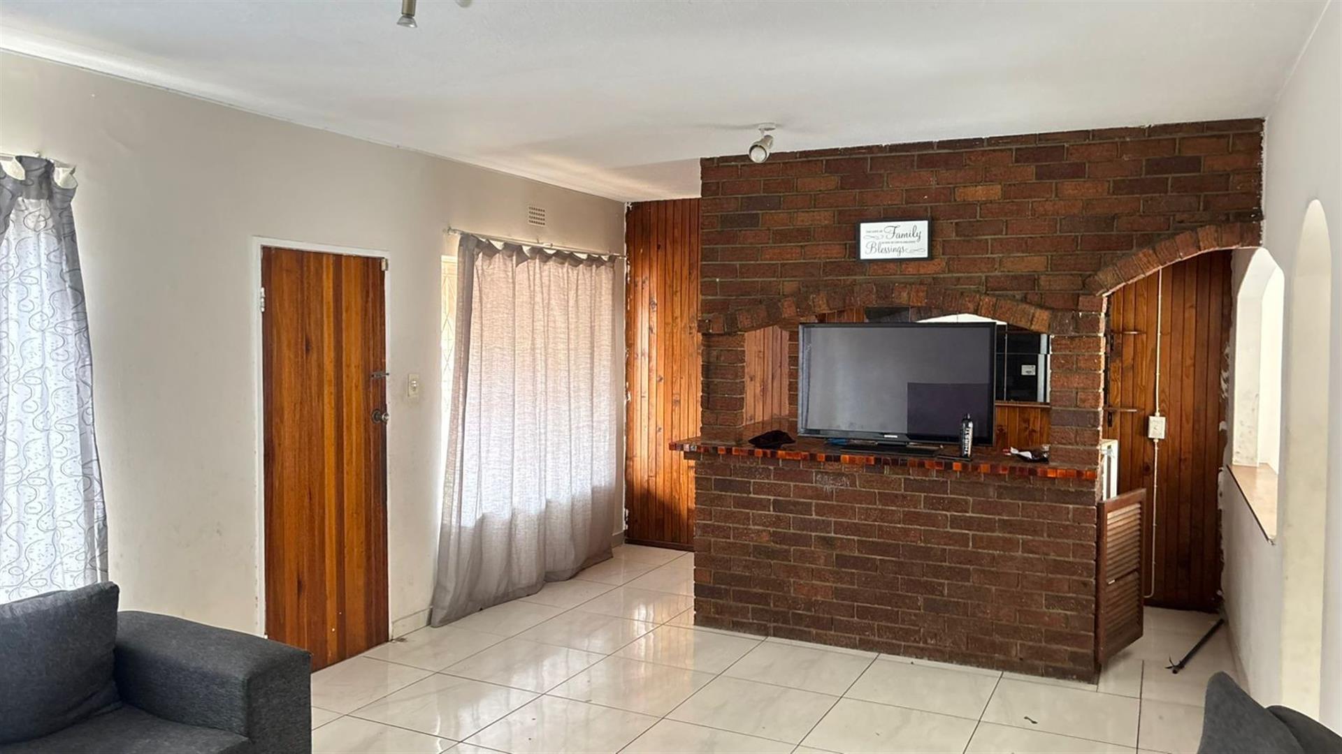 Apartment For Sale in Haddon, Johannesburg