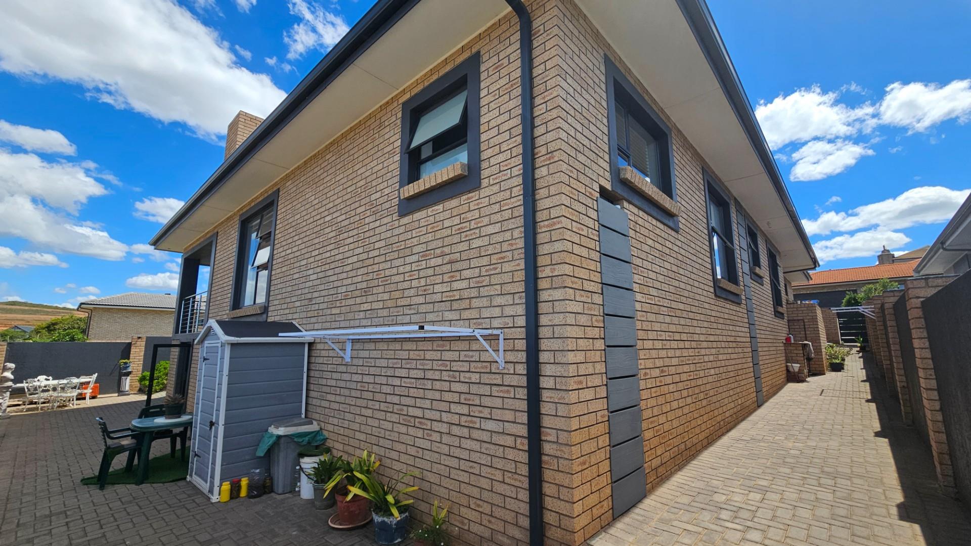House For Sale in Hartenbos